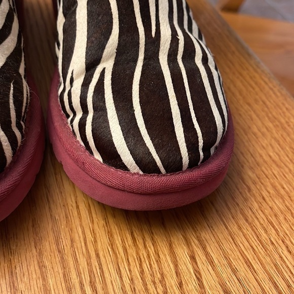 Ugg boots  zebra  striped Excellent condition no wear size 6 - Picture 2 of 7